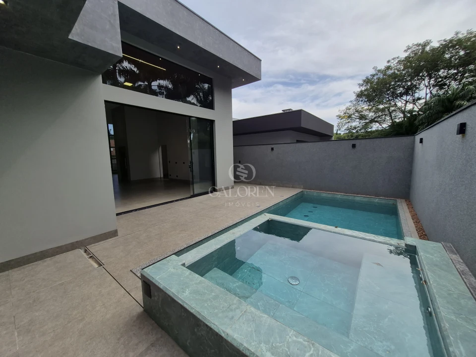 Imagens do imóveis Casa de Alto Padrão com 3 Suítes, Piscina Aquecida e Área Gourmet à Venda em Maringá – PR