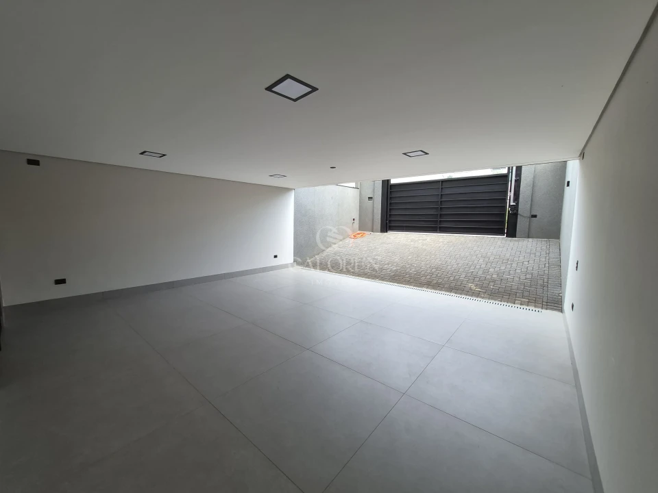 Imagens do imóveis Casa de Alto Padrão com 3 Suítes, Piscina Aquecida e Área Gourmet à Venda em Maringá – PR