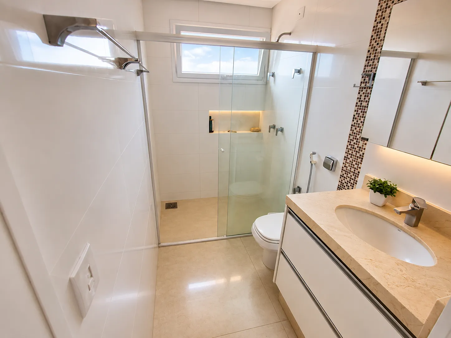 Apartamento 124 m² Privativos | 3 Suítes | Sacada Gourmet | 2 Vagas | Zona 01