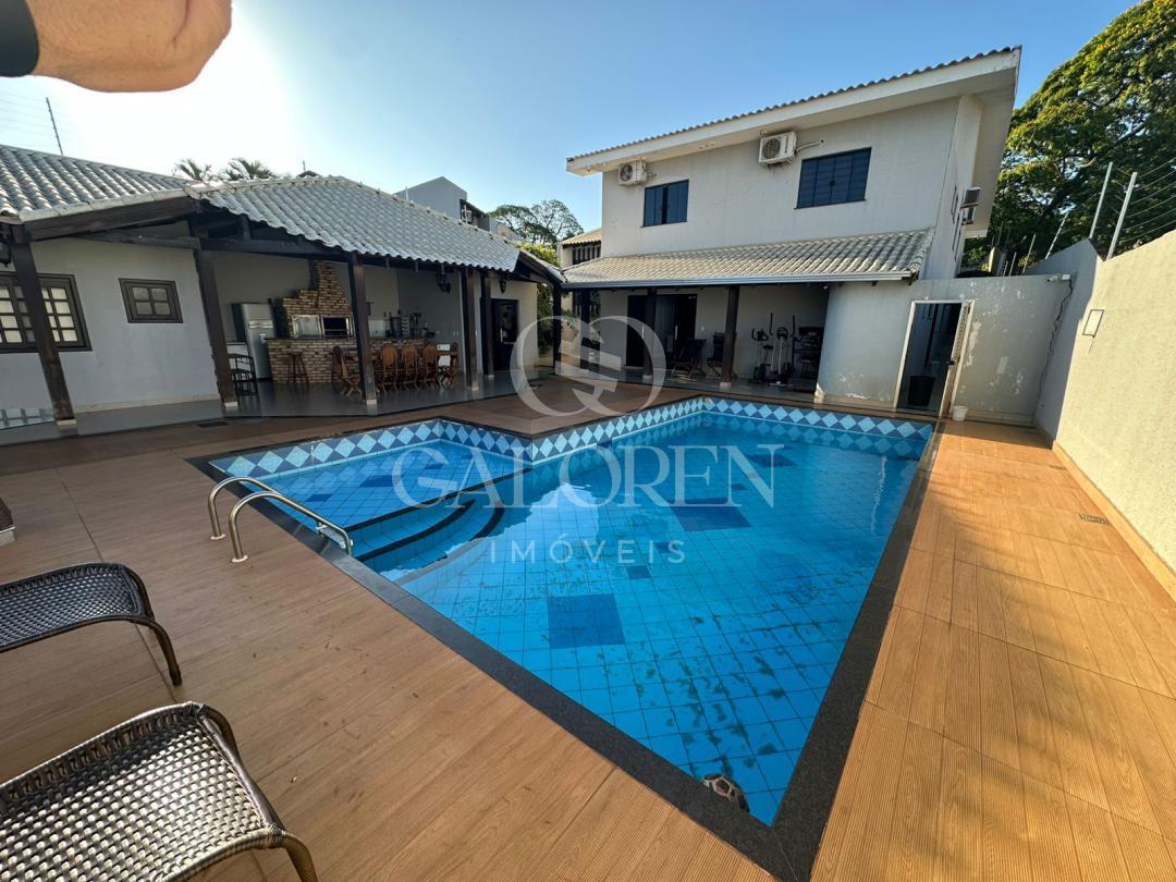 Casa Ampla à Venda na Zona 5 em Maringá  473 m² Construídos e 4 Dormitórios
