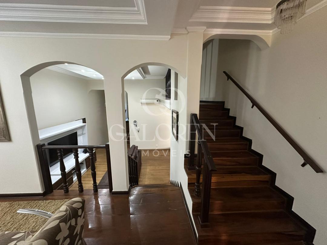 Casa Ampla à Venda na Zona 5 em Maringá  473 m² Construídos e 4 Dormitórios