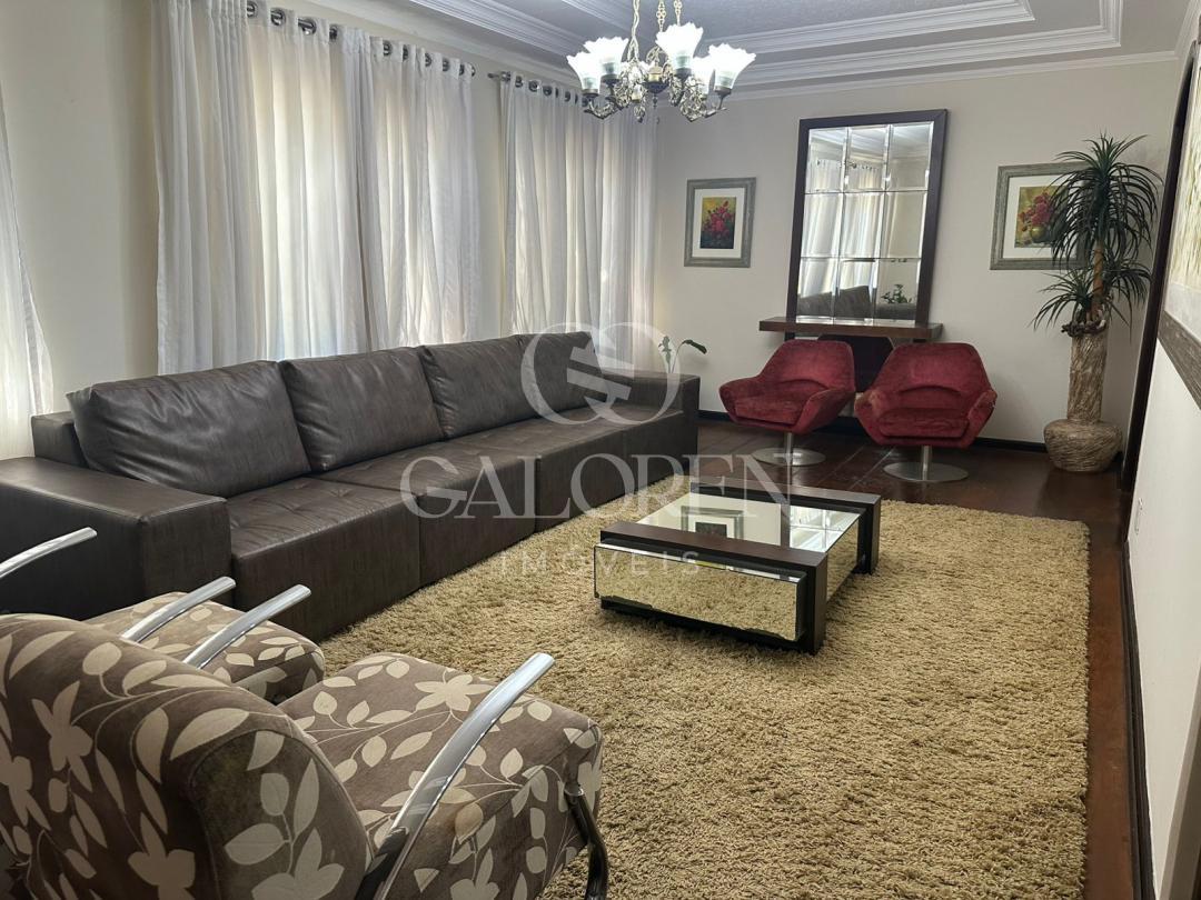 Casa Ampla à Venda na Zona 5 em Maringá  473 m² Construídos e 4 Dormitórios