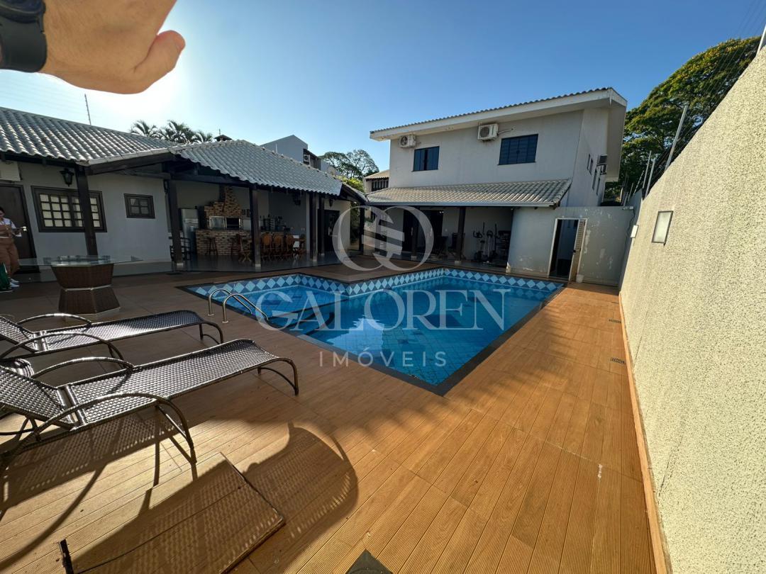 Casa Ampla à Venda na Zona 5 em Maringá  473 m² Construídos e 4 Dormitórios