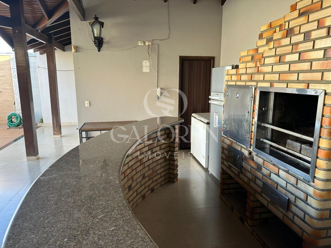 Casa Ampla à Venda na Zona 5 em Maringá  473 m² Construídos e 4 Dormitórios