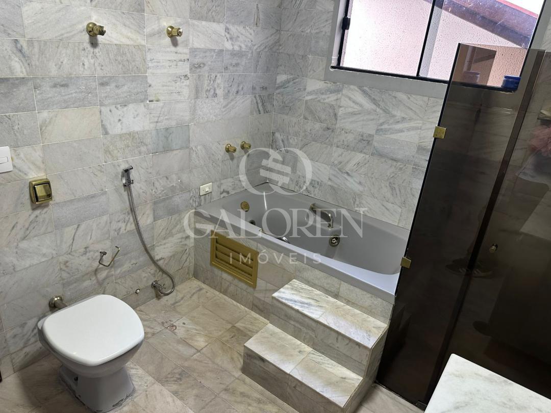 Casa Ampla à Venda na Zona 5 em Maringá  473 m² Construídos e 4 Dormitórios