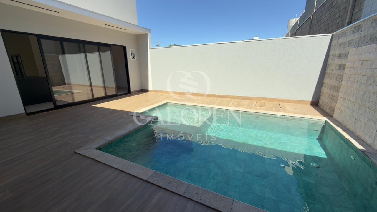 Casa de Alto Padrão no GreenPark com 3 Suítes e Piscina