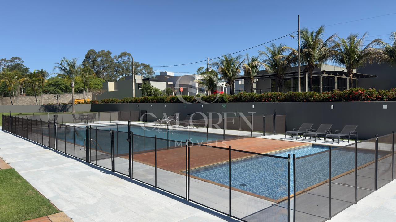 Casa de Alto Padrão no GreenPark com 3 Suítes e Piscina
