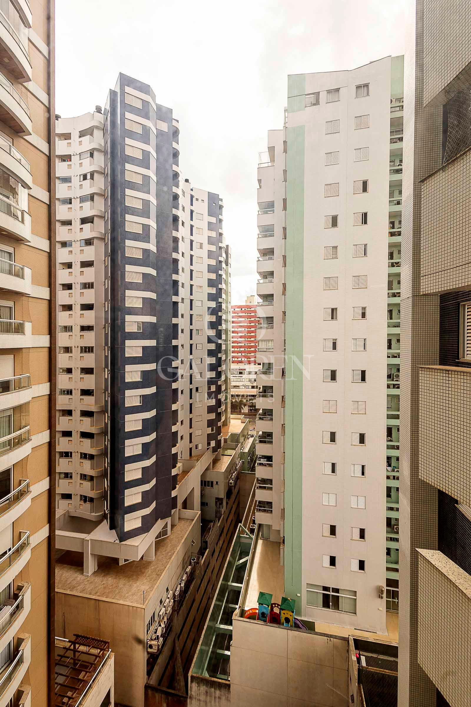 Apartamento,03 dormitórios, zona 01, 74 m privativos com 01 garagem MARINGA - PR