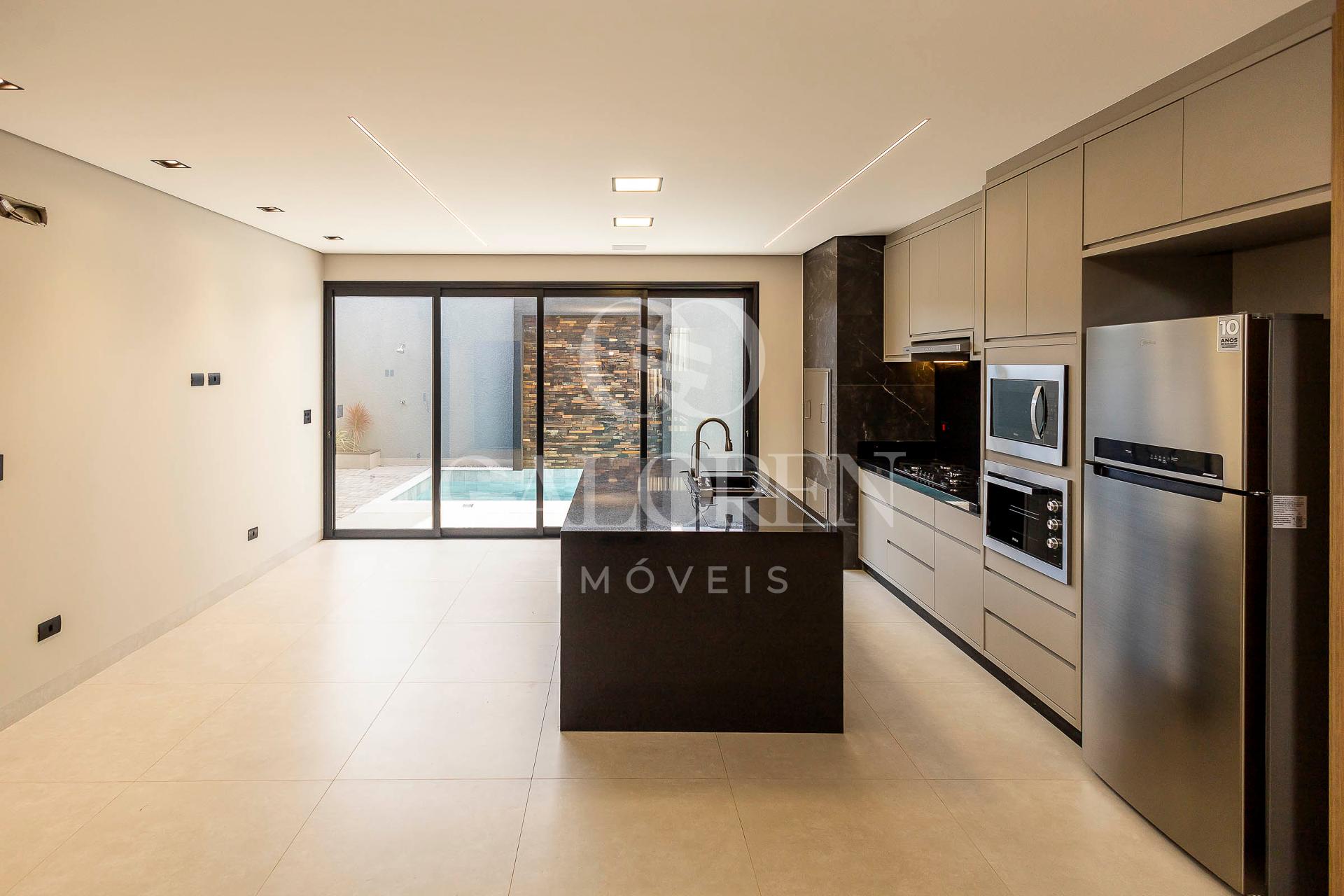 Sobrado, 04 quartos, 261m² com piscina aquecida -  Jardim Munique - MARINGA - PR