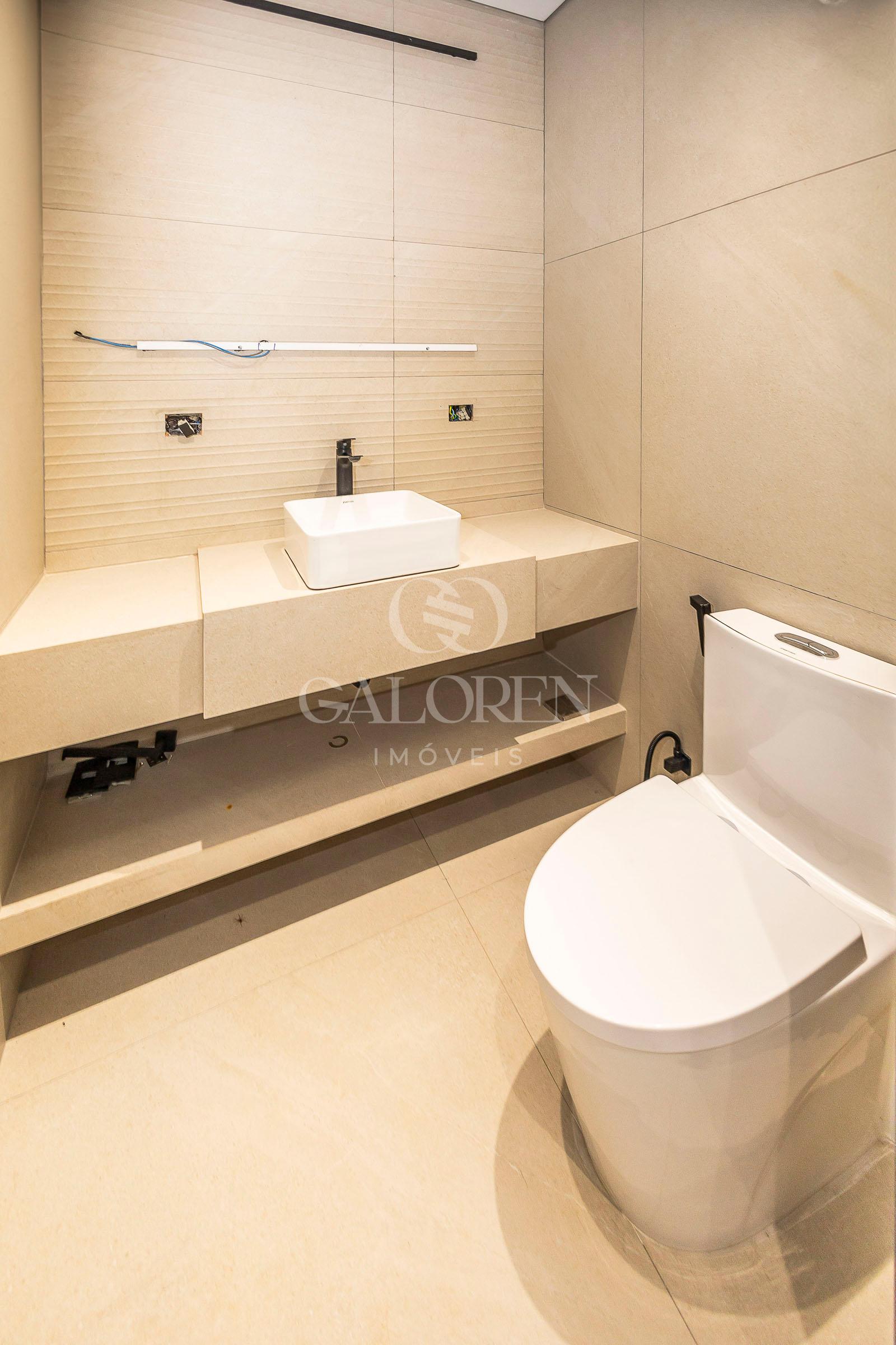 Sobrado, 04 quartos, 261m² com piscina aquecida -  Jardim Munique - MARINGA - PR