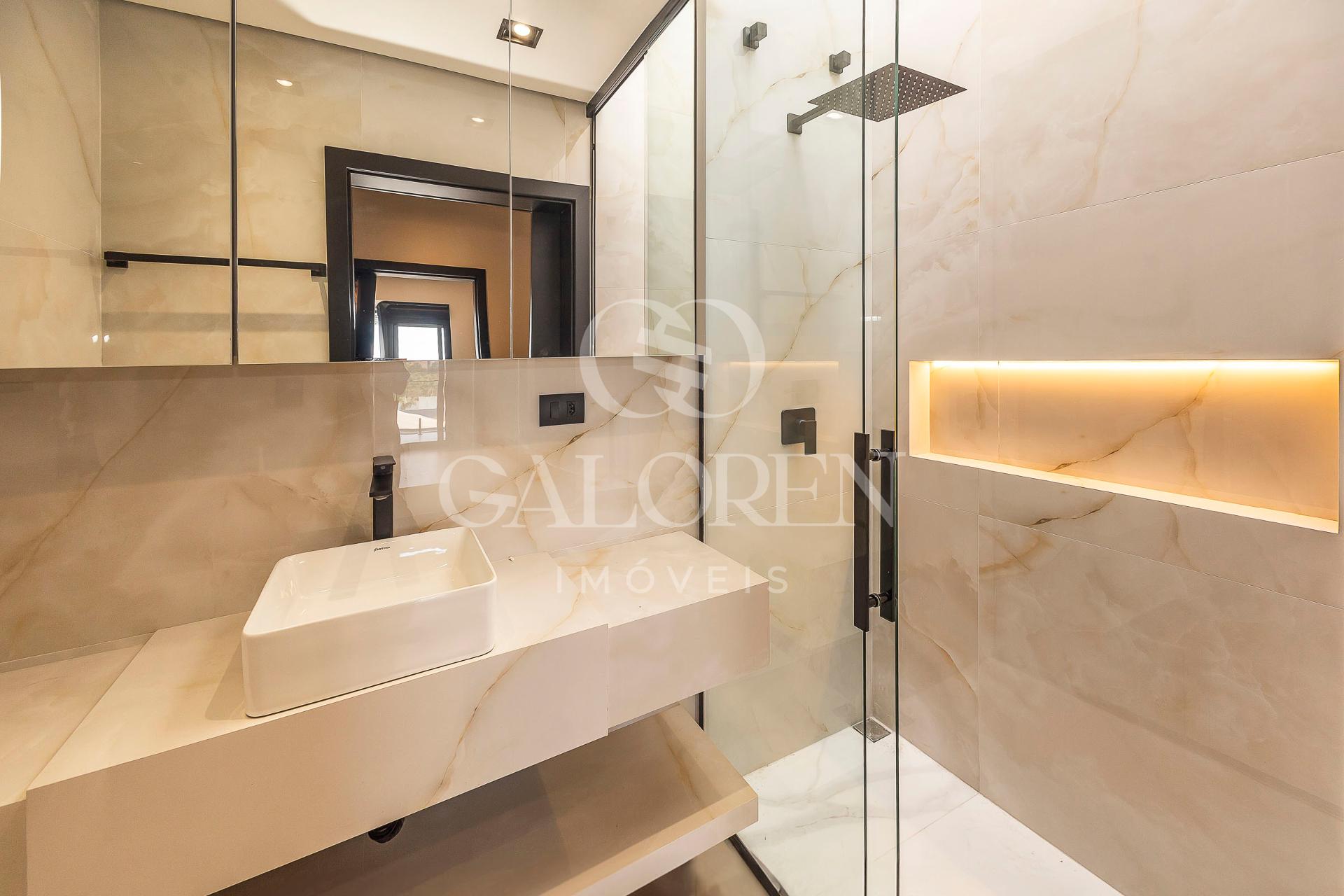 Sobrado, 04 quartos, 261m² com piscina aquecida -  Jardim Munique - MARINGA - PR