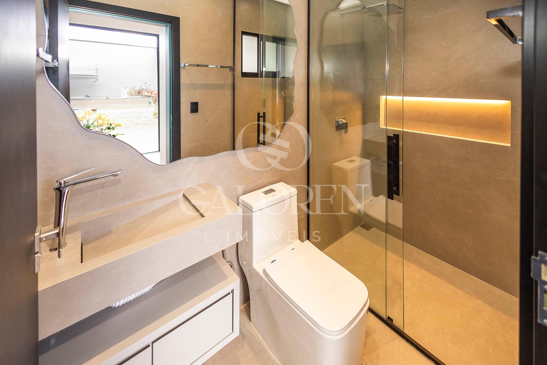Sobrado, 04 quartos, 261m² com piscina aquecida -  Jardim Munique - MARINGA - PR