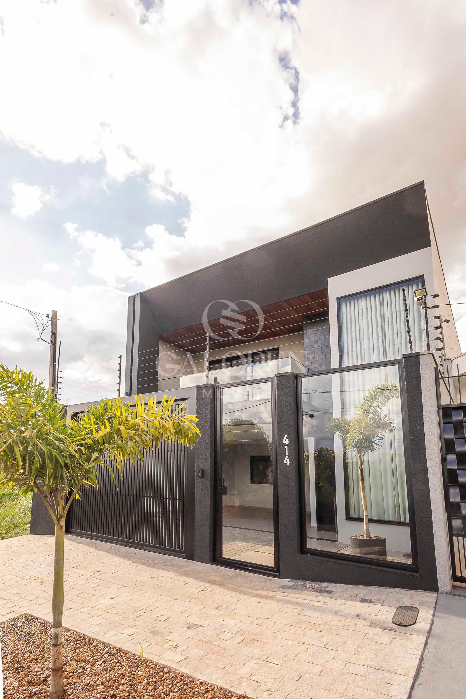 Sobrado, 04 quartos, 261m² com piscina aquecida -  Jardim Munique - MARINGA - PR