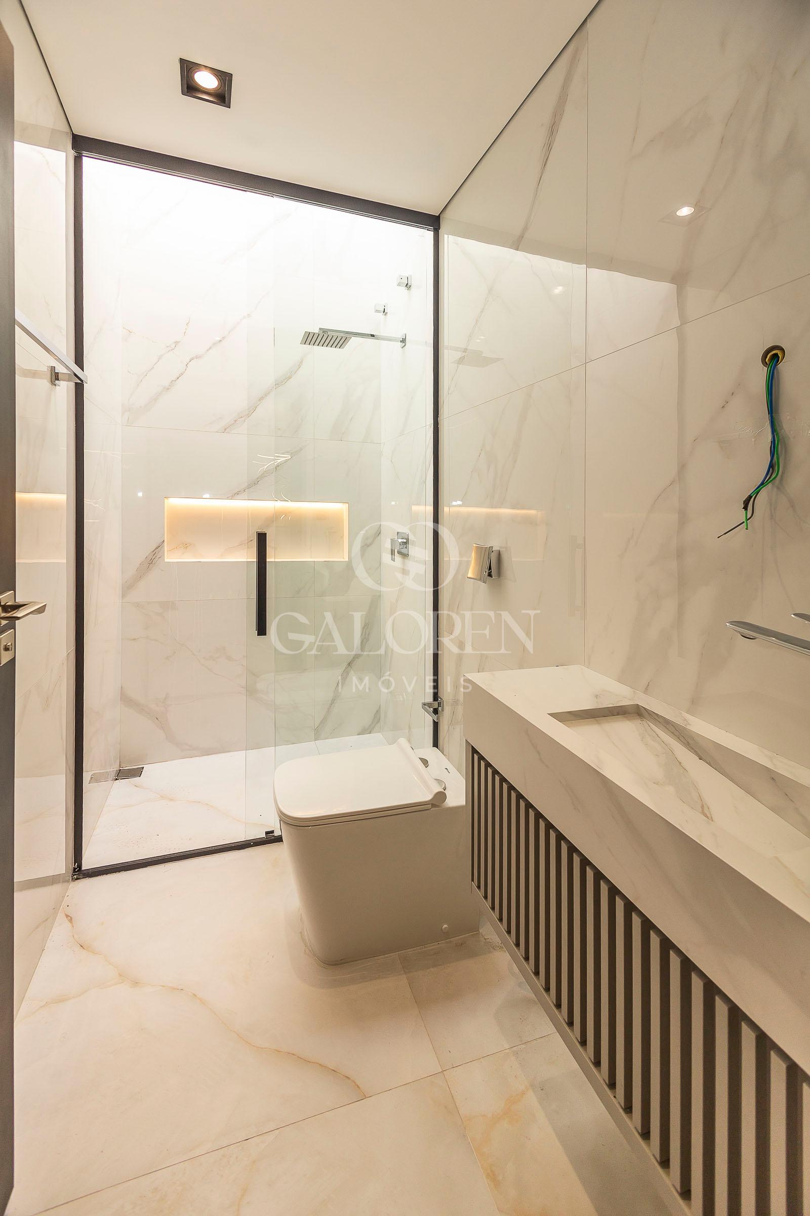 Sobrado, 04 quartos, 261m² com piscina aquecida -  Jardim Munique - MARINGA - PR