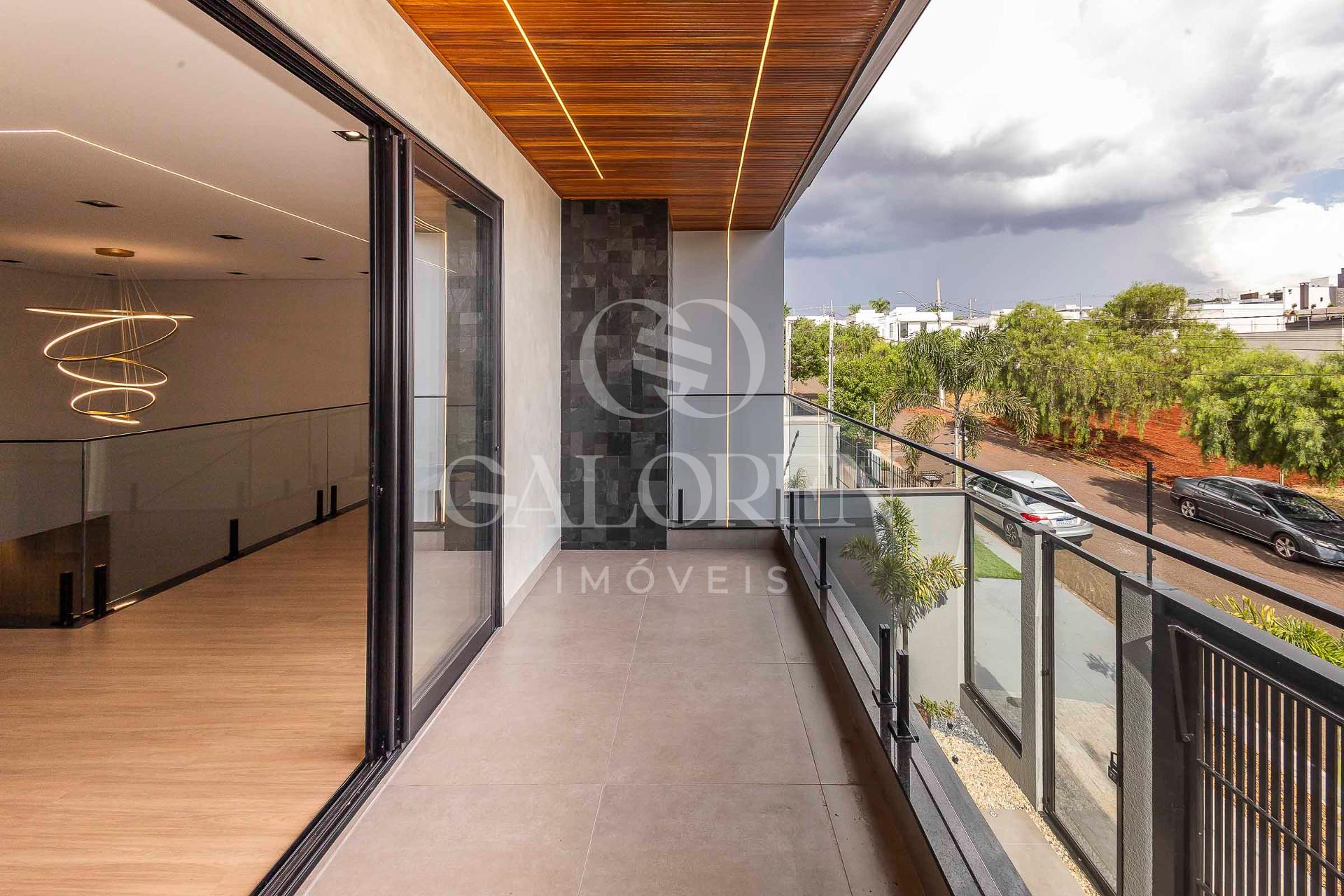 Sobrado, 04 quartos, 261m² com piscina aquecida -  Jardim Munique - MARINGA - PR