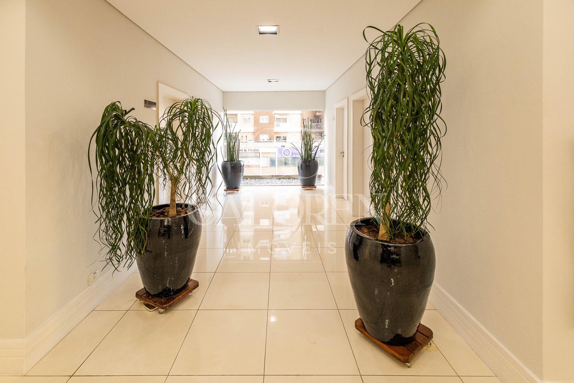 Apartamento à venda, zona 01, MARINGA - PR 01 suíte, mobiliado, sacada ,01 vaga