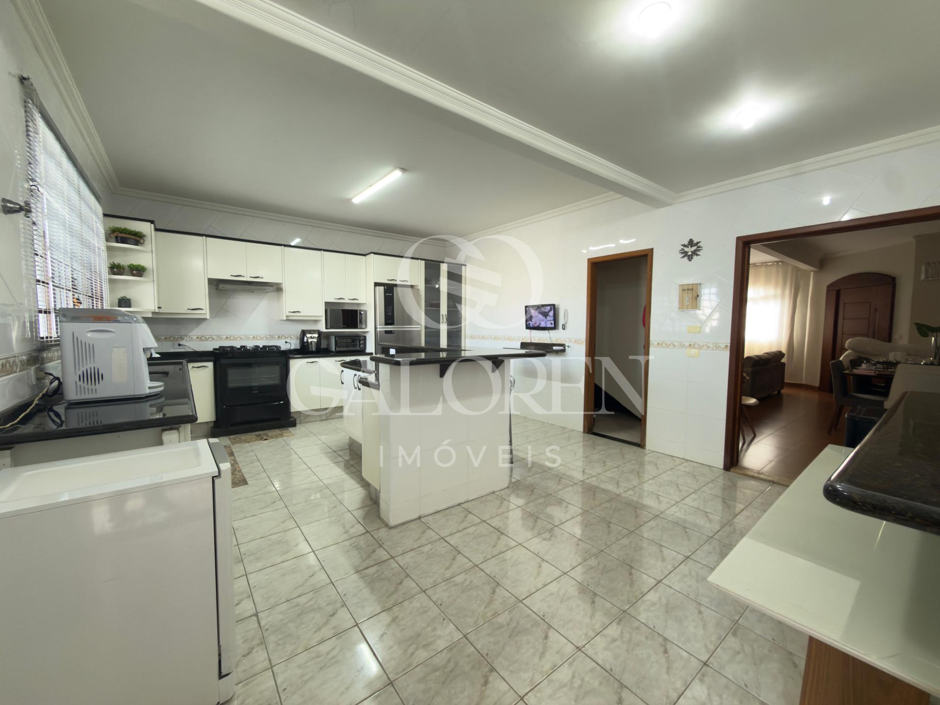 VENDE Sobrado 1 suíte + 3 quartos,Jardim Higienópolis em maringá.