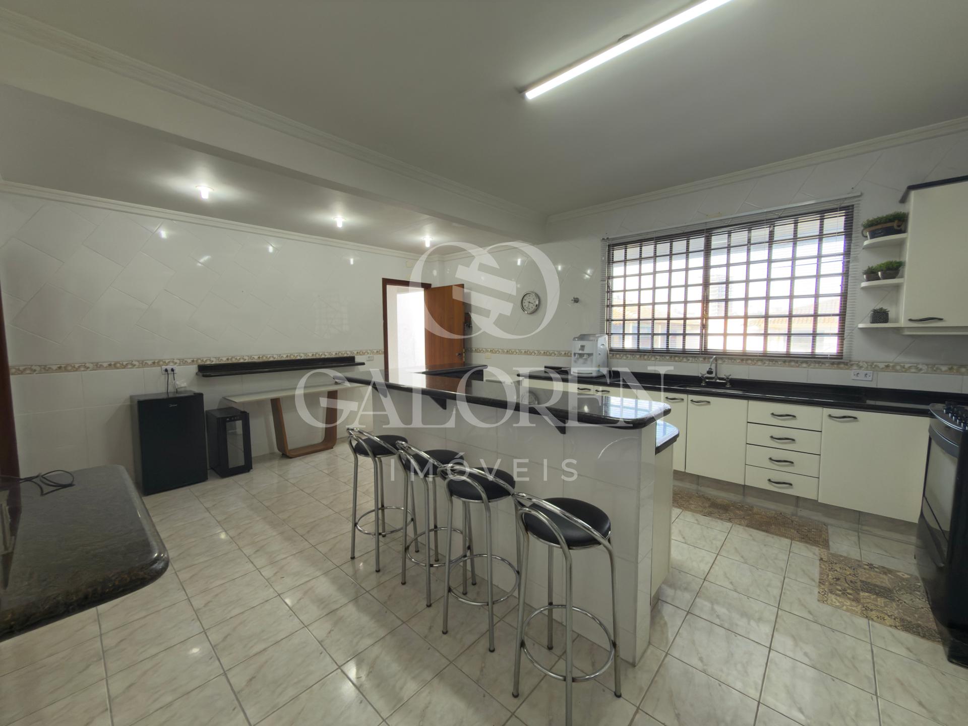 VENDE Sobrado 1 suíte + 3 quartos,Jardim Higienópolis em maringá.