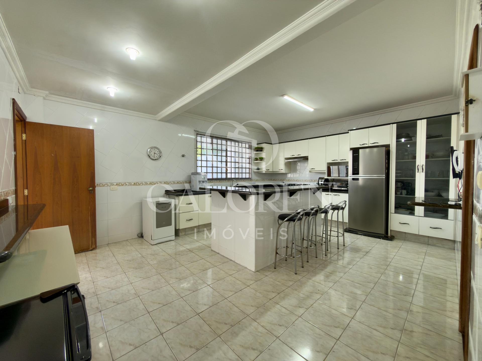 VENDE Sobrado 1 suíte + 3 quartos,Jardim Higienópolis em maringá.