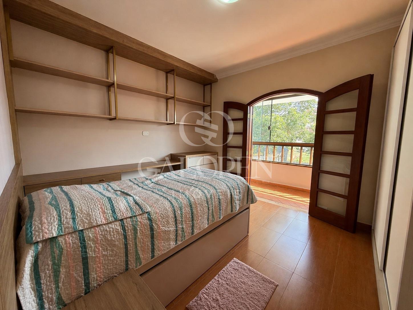 VENDE Sobrado 1 suíte + 3 quartos,Jardim Higienópolis em maringá.