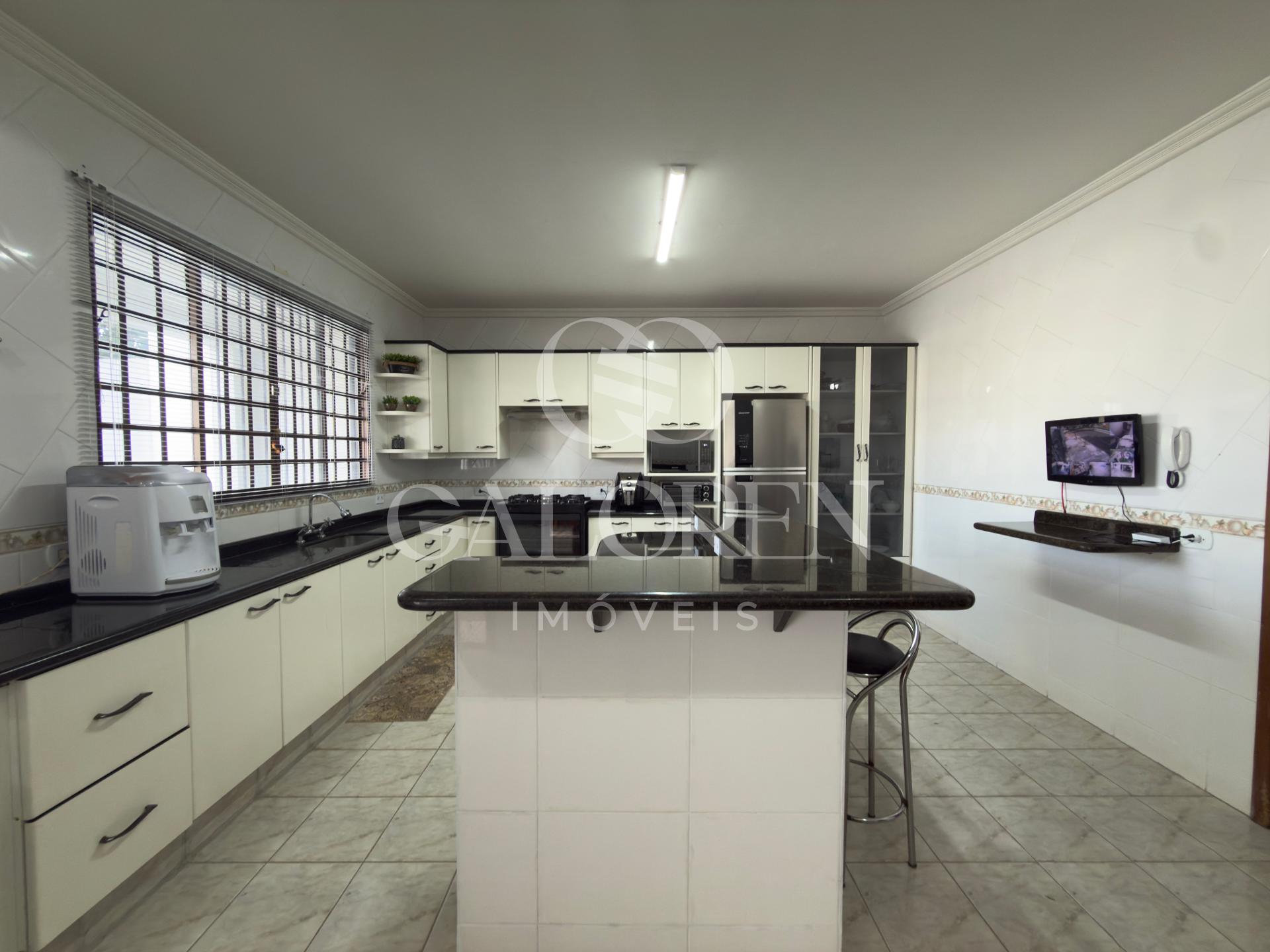 VENDE Sobrado 1 suíte + 3 quartos,Jardim Higienópolis em maringá.