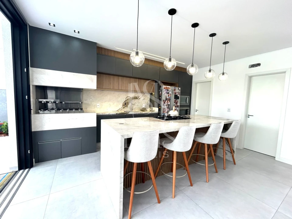 Sobrado com 3 suites no Alphaville