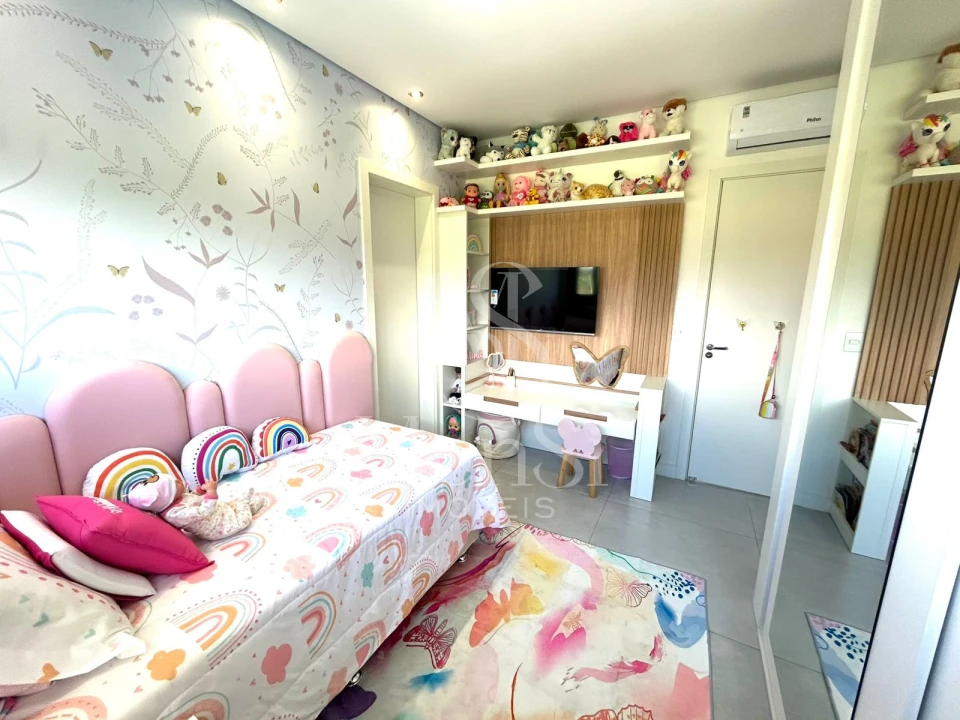 Sobrado com 3 suites no Alphaville