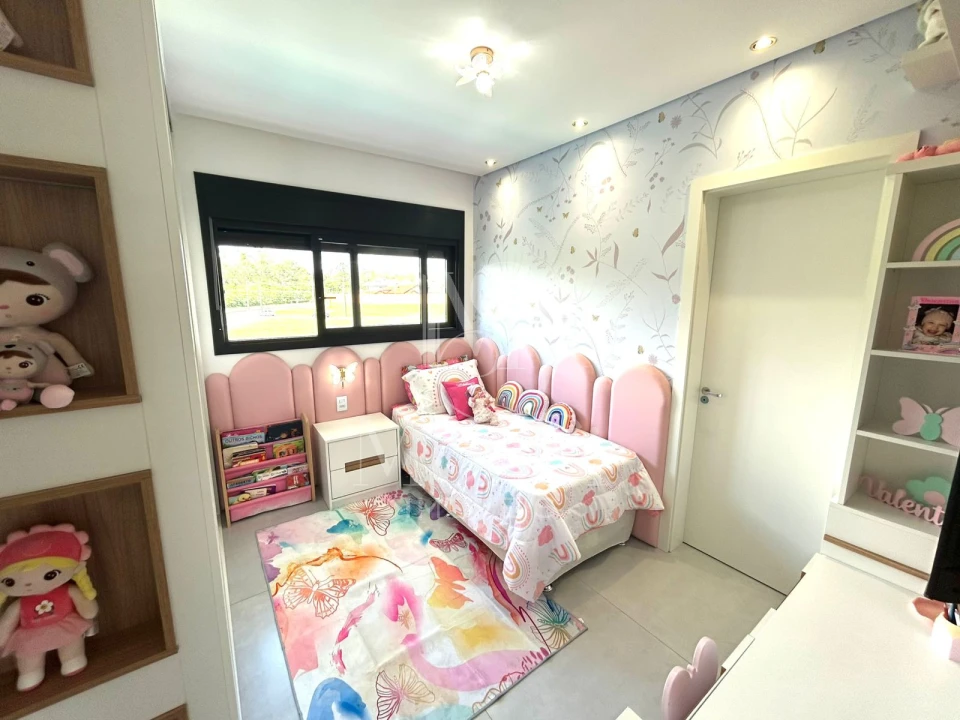 Sobrado com 3 suites no Alphaville