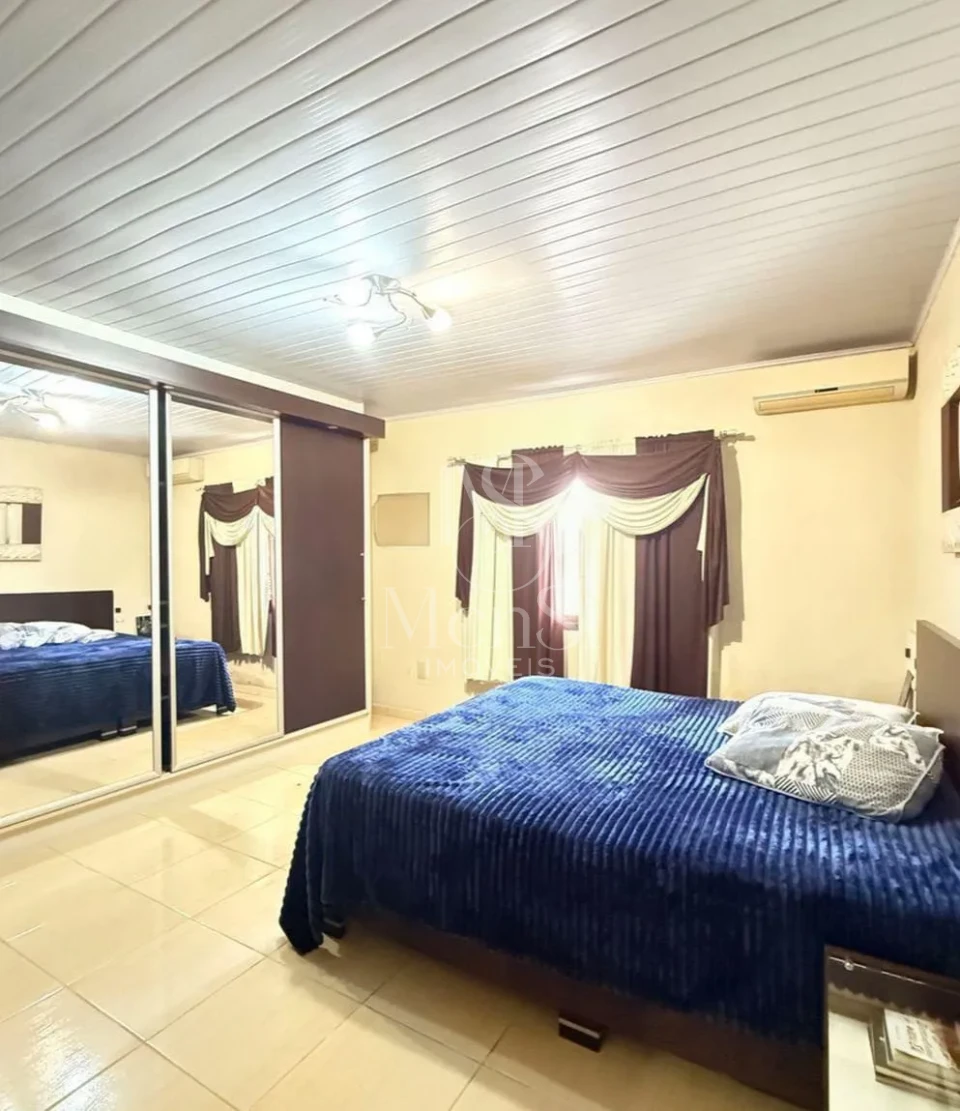 Casa 4 dormitórios - Cachoeirinha