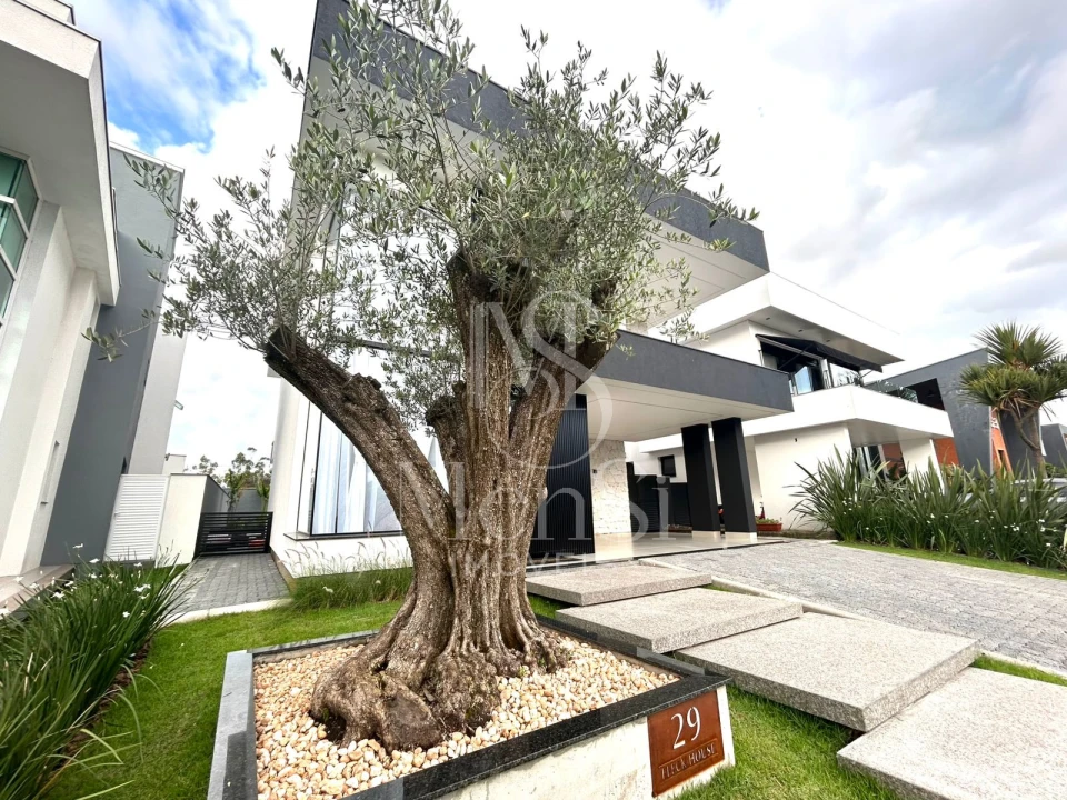 Sobrado com 3 suites no Alphaville