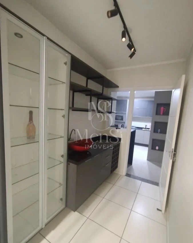 Casa com loja comercial