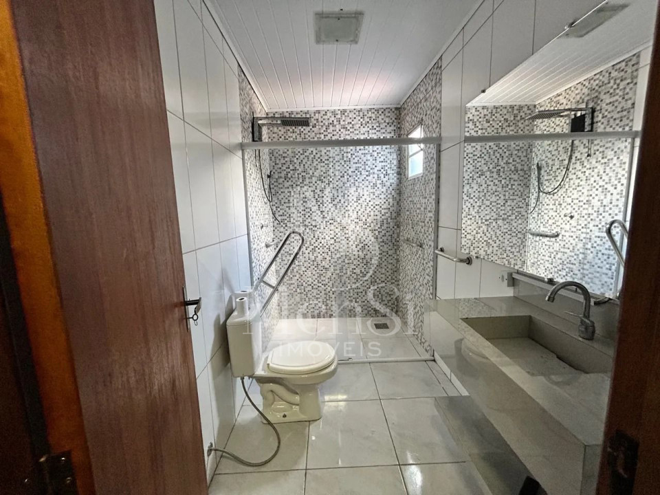 Casa a venda com  2 dormitórios sendo 1 suíte com 3 banheiros