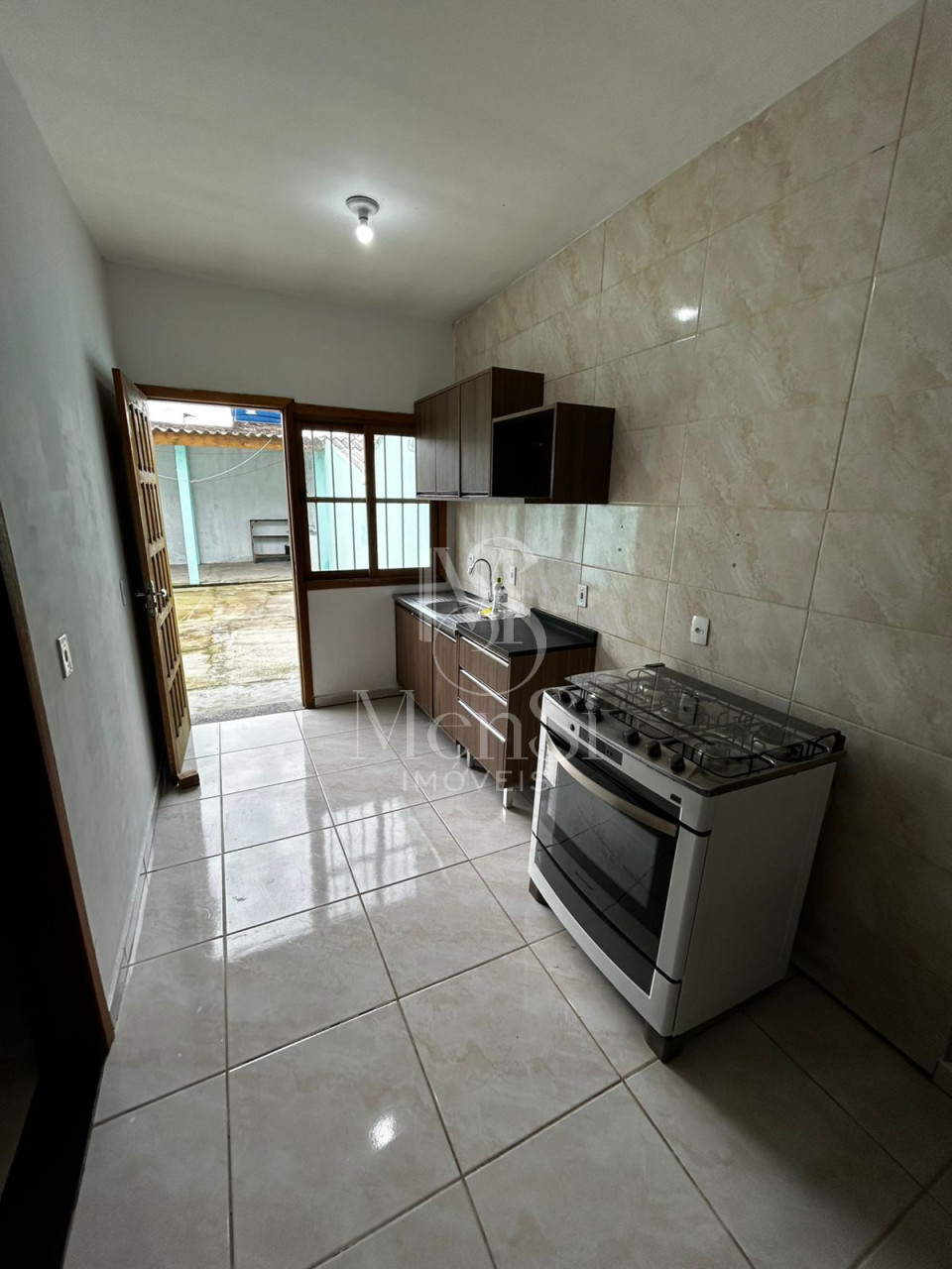 CASA SEMI MOBILIADA PARA LOCAÇÃO