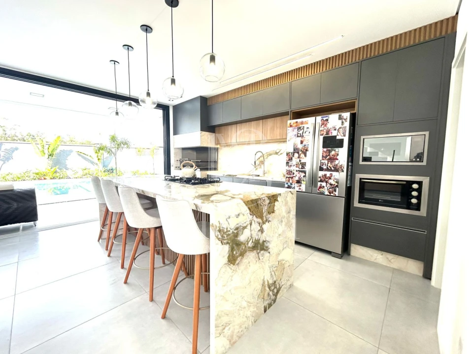 Sobrado com 3 suites no Alphaville