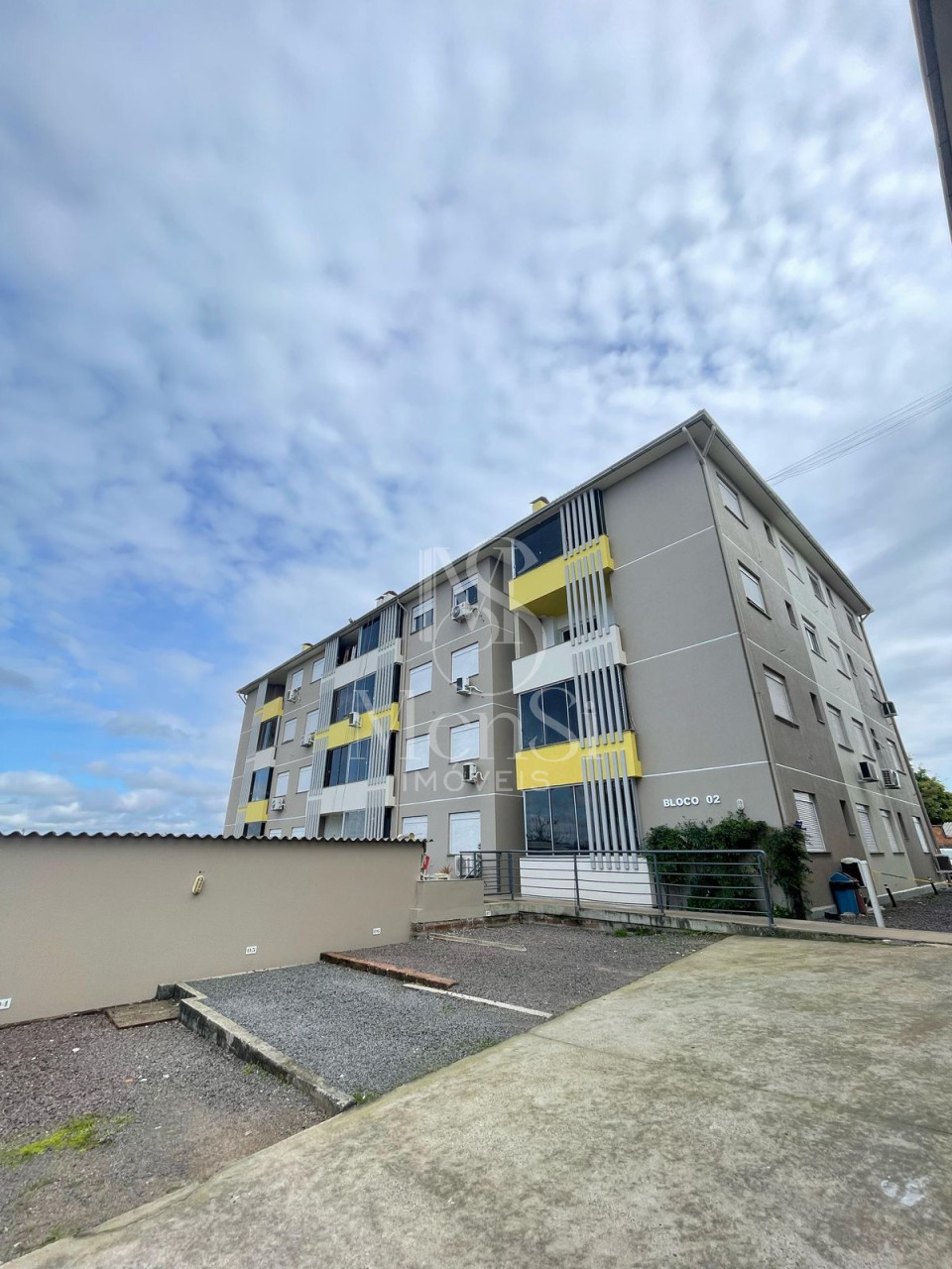 APARTAMENTO 2 DORMITÓRIOS - CAMBRUZZI