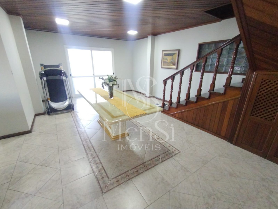 Sobrado a venda com 4 dormitórios
