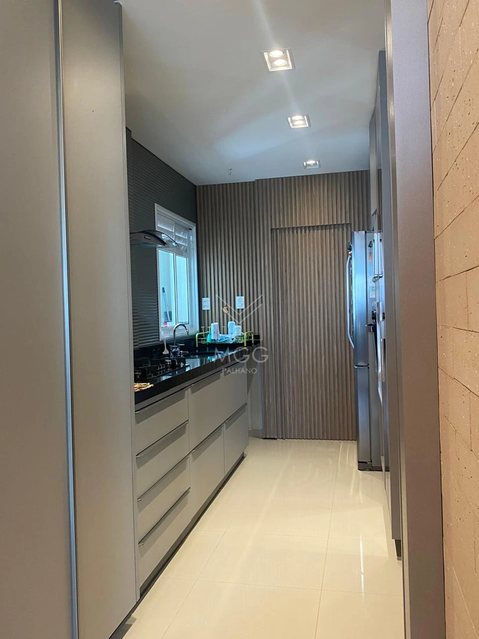 APARTAMENTO EDIFÍCIO ELÉGANCE