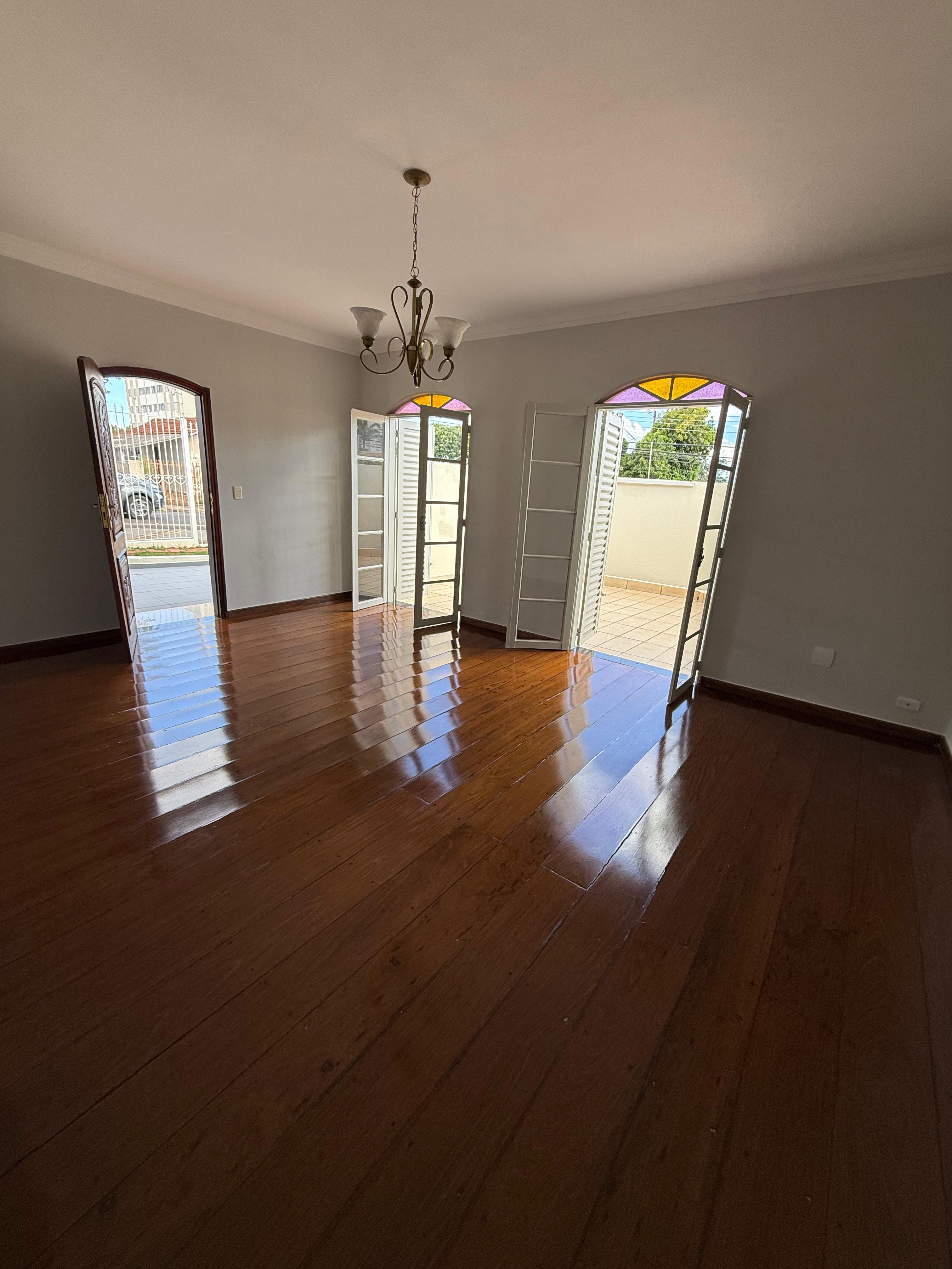 CASA COMERCIAL OU RESIDENCIAL RUA PARANAGUÁ