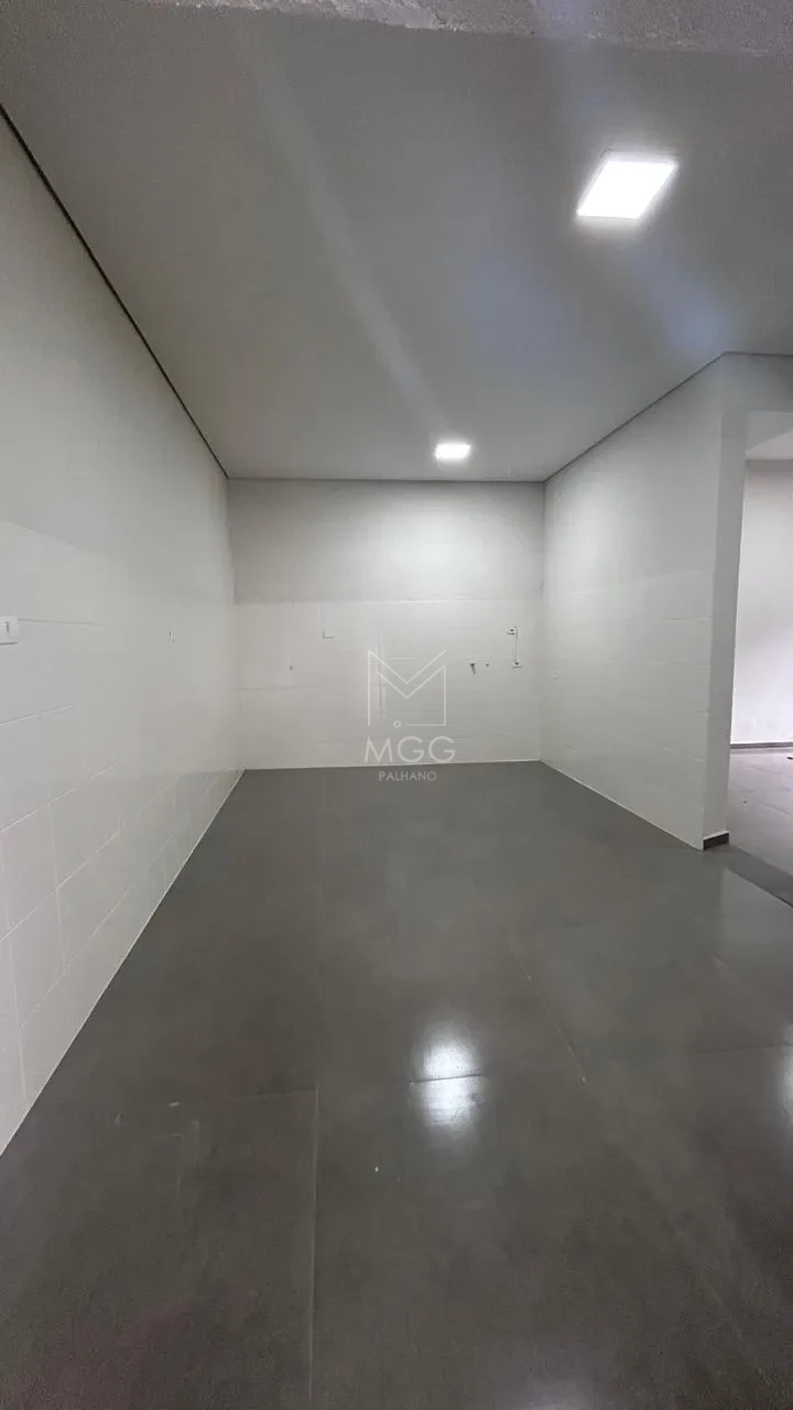 Salão Comercial Amplo com 300m² na Avenida Águia Imperial