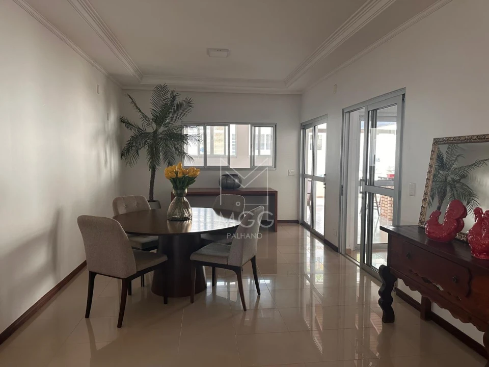 Casa em condomínio Alphaville Jacarandás