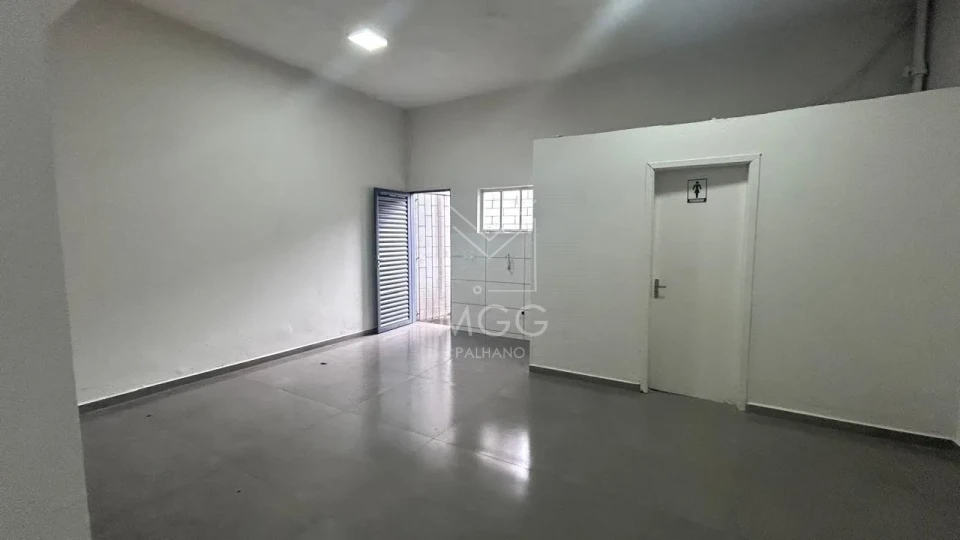 Salão Comercial Amplo com 300m² na Avenida Águia Imperial
