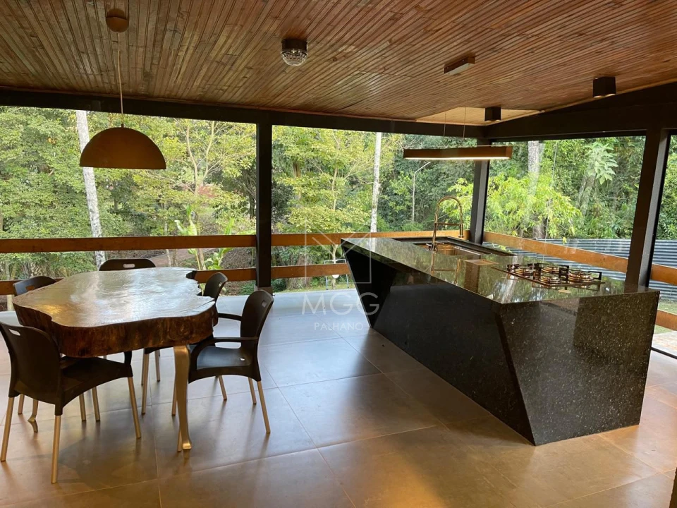 Haras próximo a pista em rolândia