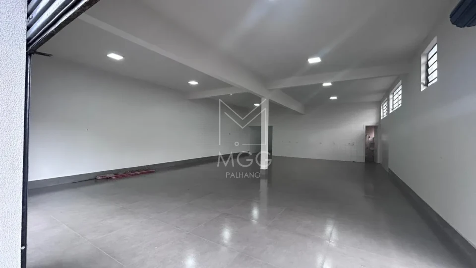 Salão Comercial Amplo com 300m² na Avenida Águia Imperial