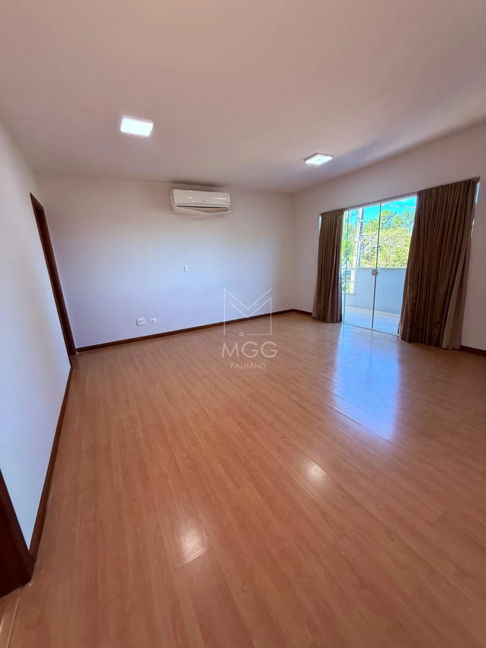 SOBRADO LOCAÇÃO CONDOMINIO ROYAL FOREST