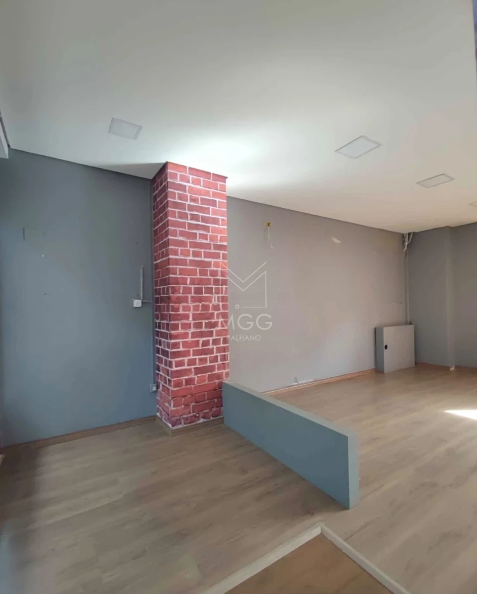 SALA COMERCIAL OSCAR FUGANTI