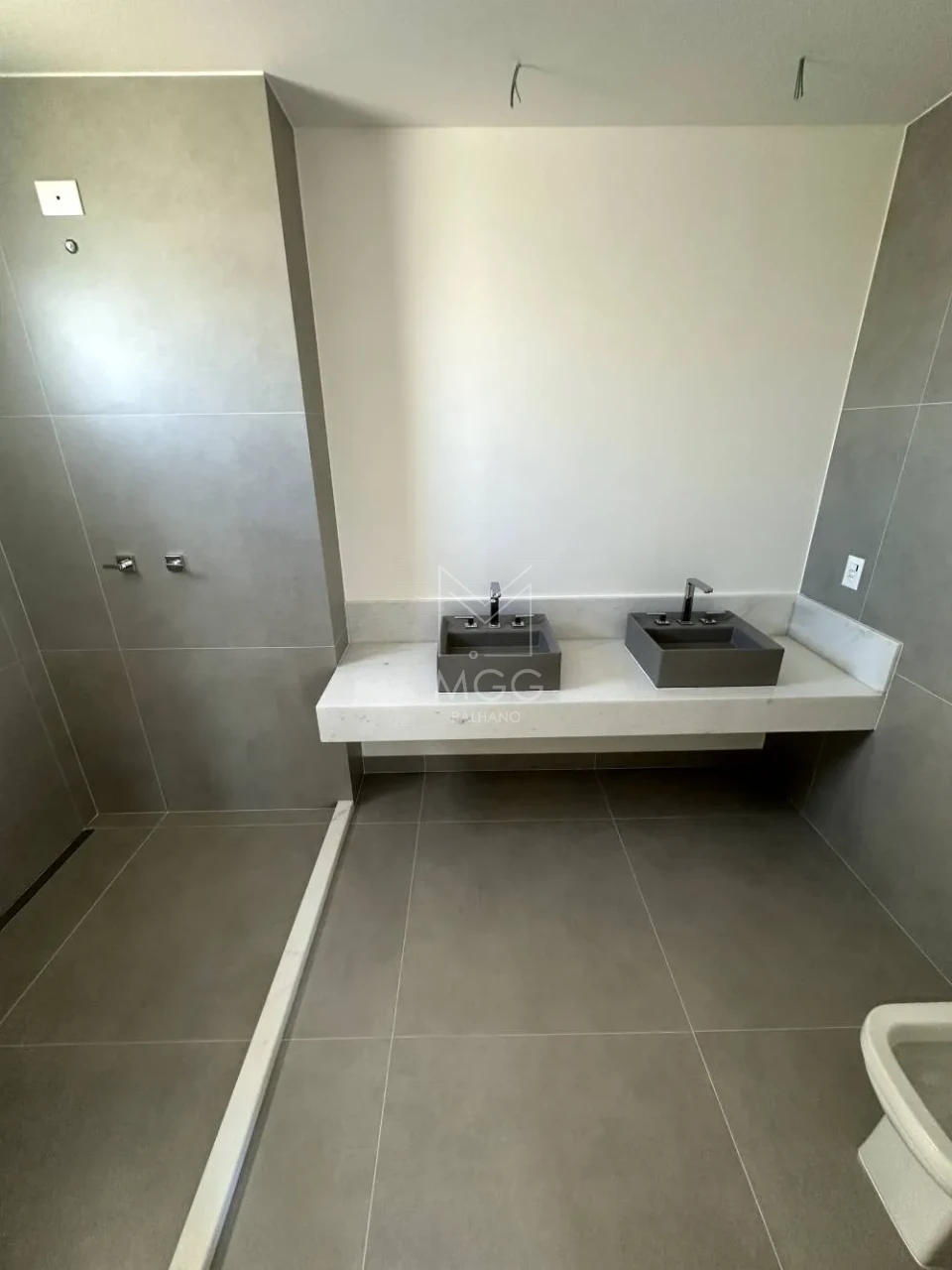 APARTAMENTO EDIFÍCIO HAUSE