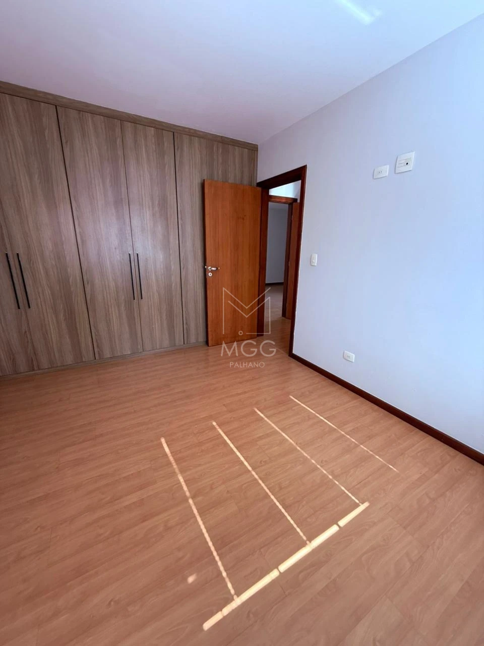 SOBRADO LOCAÇÃO CONDOMINIO ROYAL FOREST