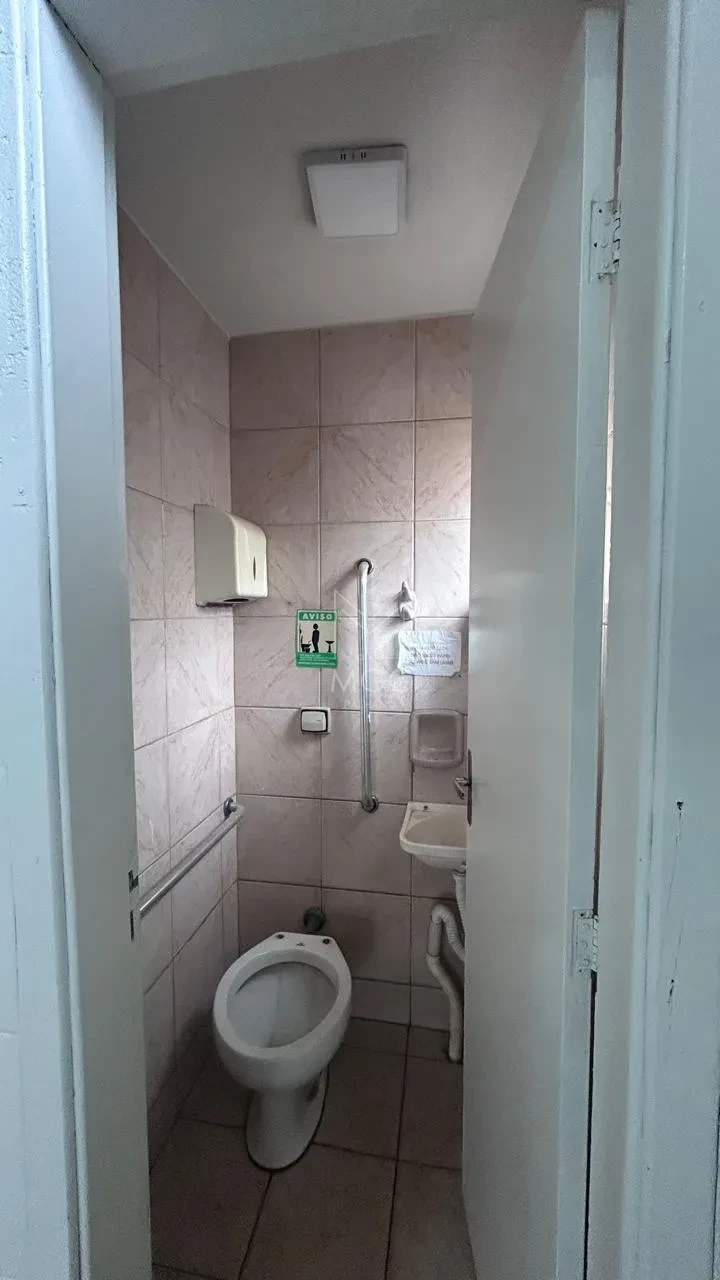 Salão Comercial Amplo com 300m² na Avenida Águia Imperial