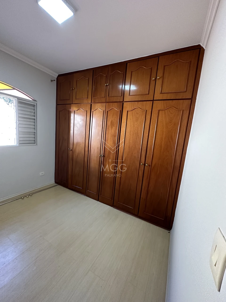 CASA COMERCIAL RUA PARANAGUÁ