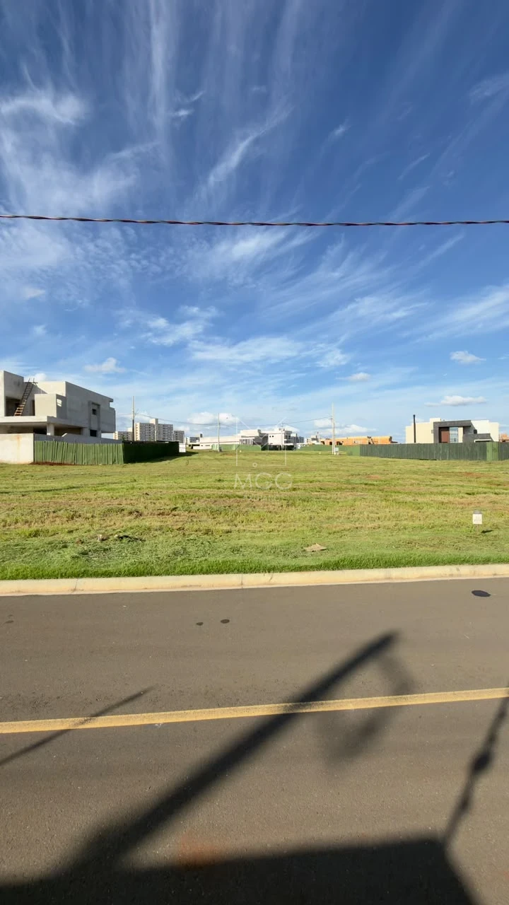 DOIS  TERRENOS VIZINHOS ,COM VISTA FRONTAL  LIVRE À VENDA NO   CONDOMÍNIO PAYSAGE INDAIÁ
